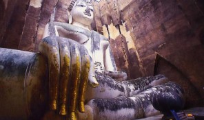 Phra Atchana Buddha